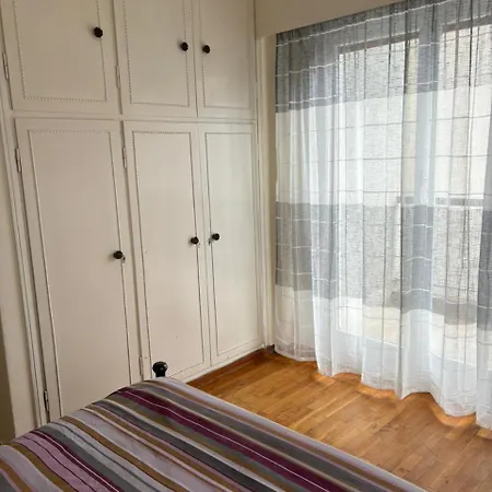 комната с общей баней Karolou 10 Homestay Athens