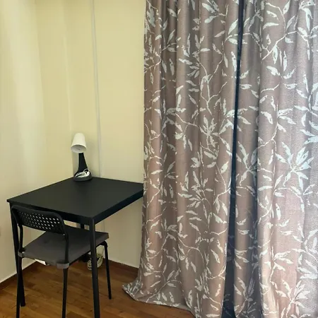 Homestay комната с общей баней Karolou 10 *