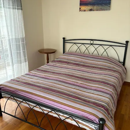 комната с общей баней Karolou 10 Homestay *